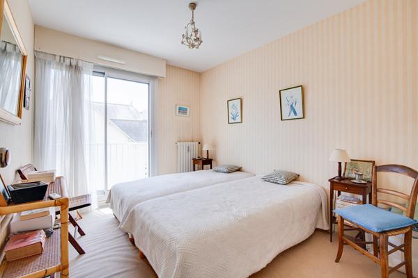 A VENDRE NANTES OUEST Appartement de type T3 au calme ,ascenseur, balcon, cave et parking.