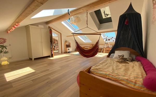 Maison à louer    5 pièces •  Pébées