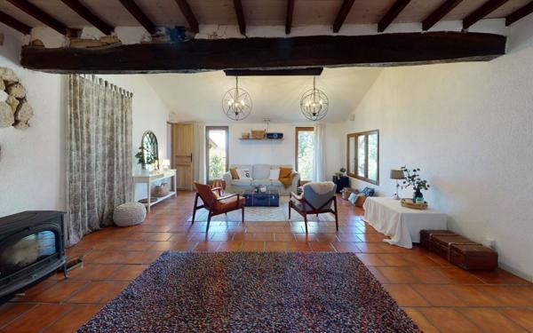 Maison à louer    5 pièces •  Pébées