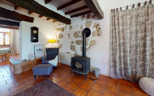 Maison à louer    5 pièces •  Pébées