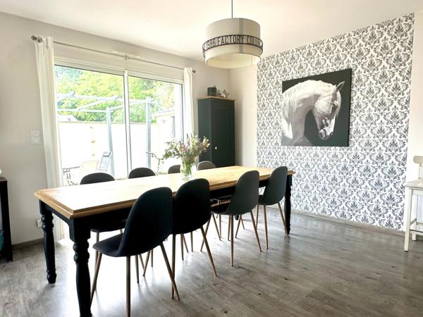 SAUMUR à 5mn en voiture du centre ville pavillon de plain-pied de 2016 classé A - 3 chambres - Jardin