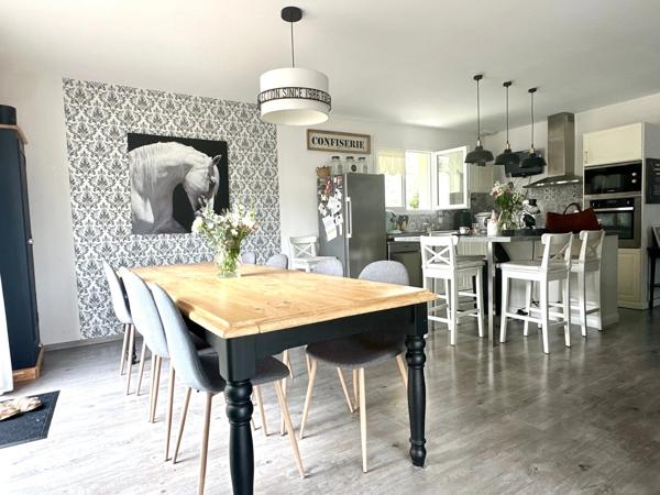 SAUMUR à 5mn en voiture du centre ville pavillon de plain-pied de 2016 classé A - 3 chambres - Jardin
