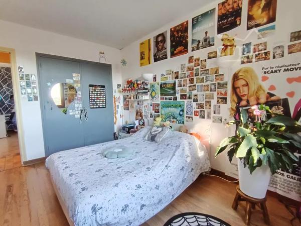 Avec une surface de 186.90M2 cette propriété offre un espace de vie généreux idéal pour une grande famille.