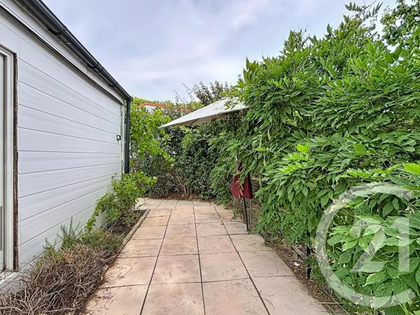 à vendre  67,64 m 2   PUGET SUR ARGENS  - 83