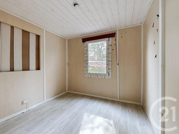 à vendre  67,64 m 2   PUGET SUR ARGENS  - 83