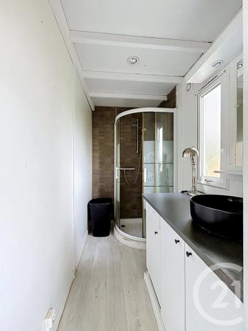 à vendre  67,64 m 2   PUGET SUR ARGENS  - 83