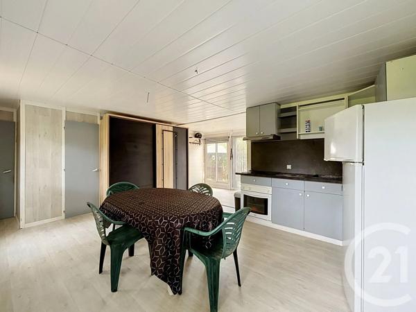 à vendre  67,64 m 2   PUGET SUR ARGENS  - 83