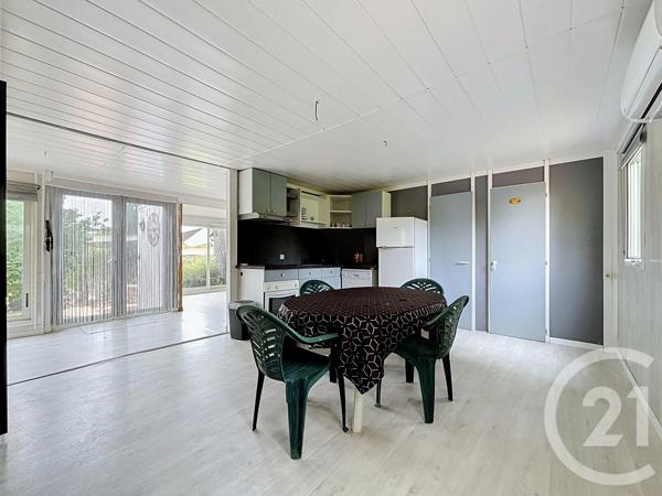 à vendre  67,64 m 2   PUGET SUR ARGENS  - 83