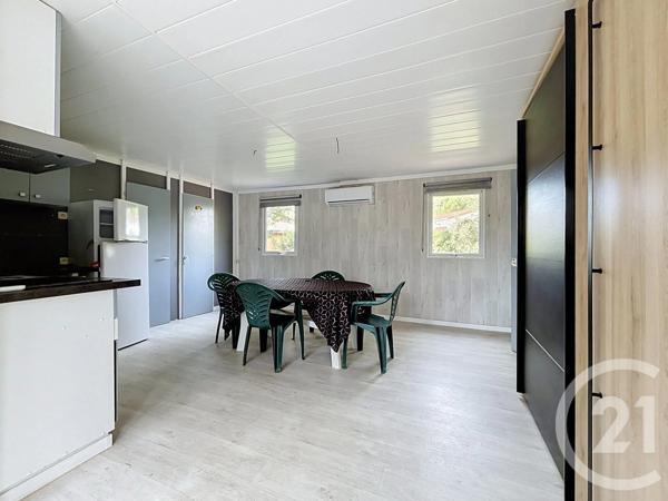 à vendre  67,64 m 2   PUGET SUR ARGENS  - 83