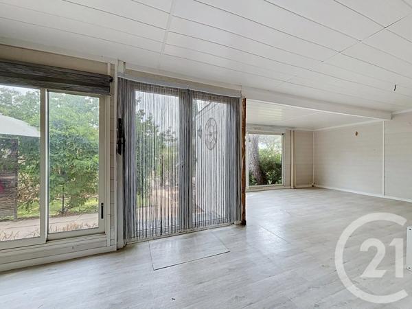 à vendre  67,64 m 2   PUGET SUR ARGENS  - 83