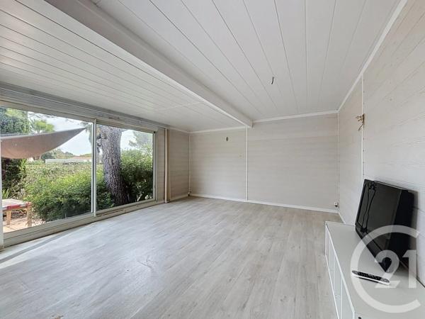 à vendre  67,64 m 2   PUGET SUR ARGENS  - 83