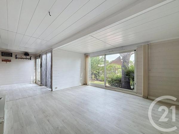 à vendre  67,64 m 2   PUGET SUR ARGENS  - 83