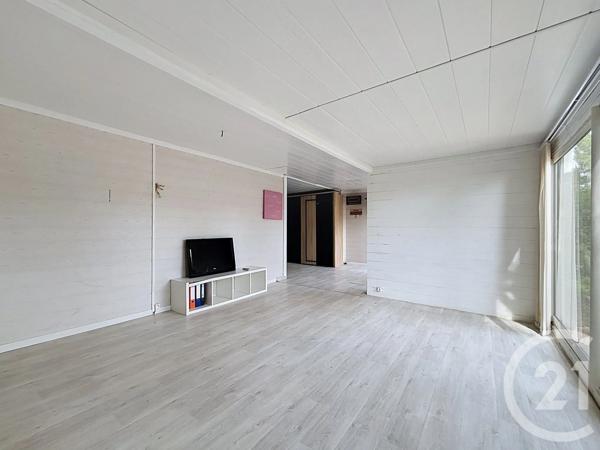 à vendre  67,64 m 2   PUGET SUR ARGENS  - 83