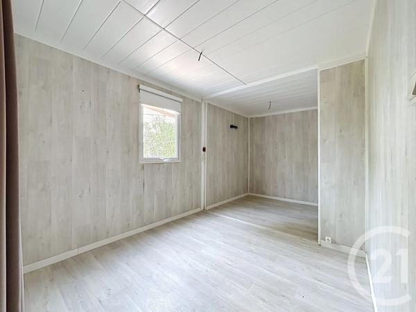 à vendre  67,64 m 2   PUGET SUR ARGENS  - 83