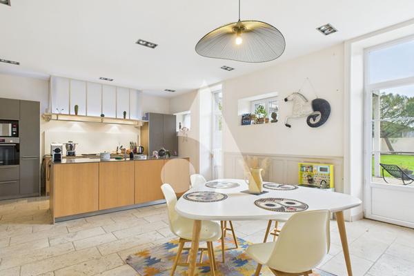 Maison 9 pièces 330 m2