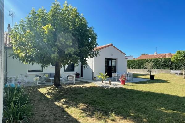 Maison
         5 pièces
        - 123 m² 489 555 € *