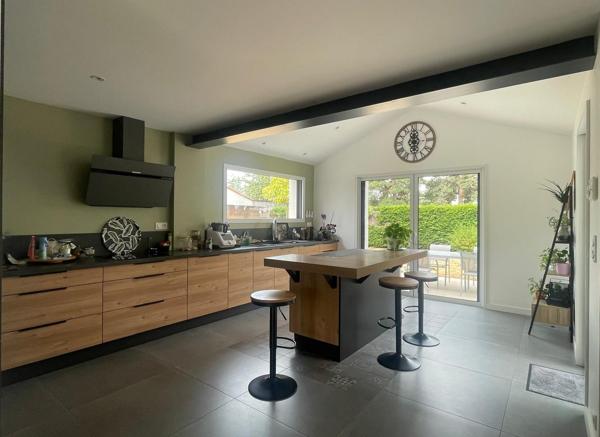 Maison
         5 pièces
        - 123 m² 489 555 € *