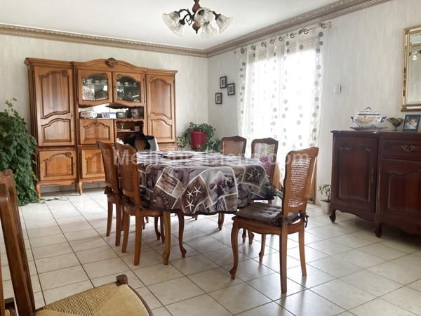 RARE!! PROPRIETE CONTEMPORAINE AVEC GARAGE, ATELIER ET GRENIER!