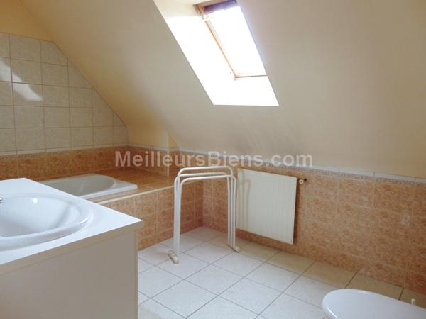 RARE!! PROPRIETE CONTEMPORAINE AVEC GARAGE, ATELIER ET GRENIER!