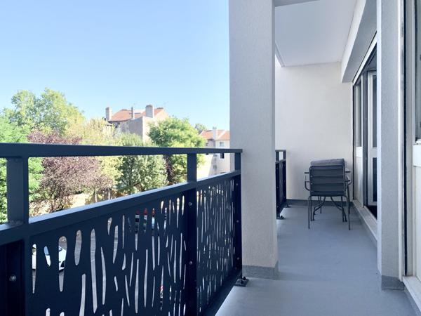 Appartement
         2 pièces
        - 38 m² 107 500 € *