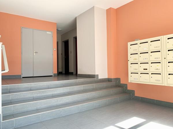Appartement
         2 pièces
        - 38 m² 107 500 € *