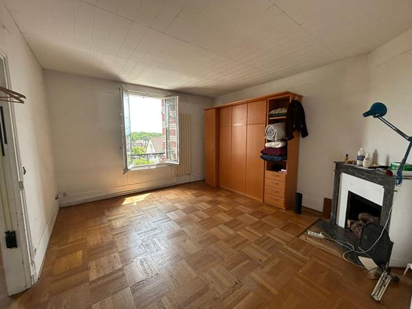 APPARTEMENT AVEC 2 CAVES ET UNE DEPENDANCE
