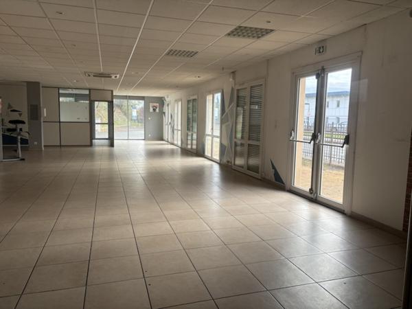 À LOUER - Bureaux de 220 m² en RDC à Saint-Chamond