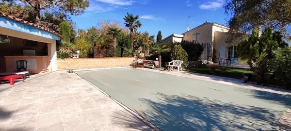 Rabastens: A 30mn de Toulouse, belle villa T5 avec beau jardin et piscine + T2  sur un terrain de 3000 m2