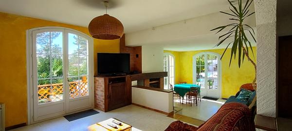 Rabastens: A 30mn de Toulouse, belle villa T5 avec beau jardin et piscine + T2  sur un terrain de 3000 m2