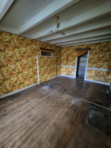 MAISON À RÉNOVER À SURGÈRES