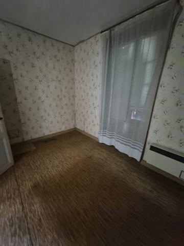 MAISON À RÉNOVER À SURGÈRES