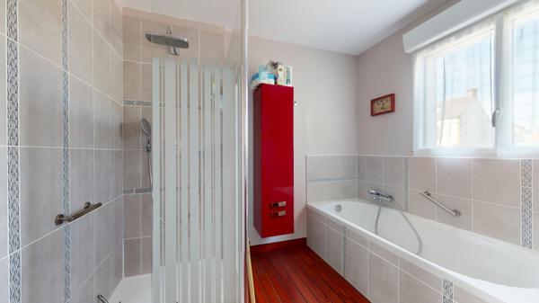 Maison
         7 pièces
        - 158 m² Bien prestige 555 000 € *