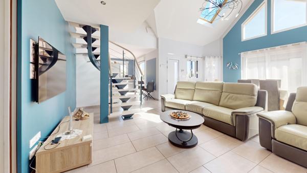Maison
         7 pièces
        - 158 m² Bien prestige 555 000 € *