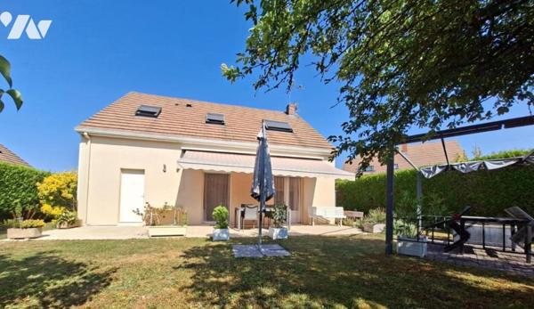 En exclusivité à Tinqueux, dans un environnement calme et résidentiel, découvrez cette maison i...