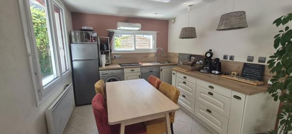 Maison meublée 3 pièces au bord du lac de Léon . Un cadre de vie exceptionnel