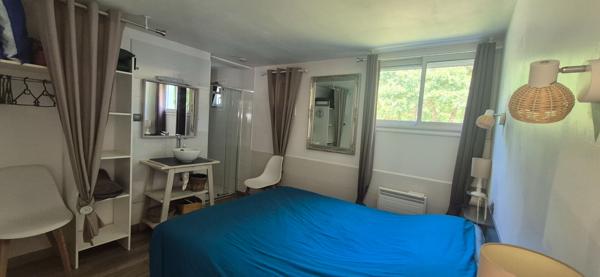 Maison meublée 3 pièces au bord du lac de Léon . Un cadre de vie exceptionnel