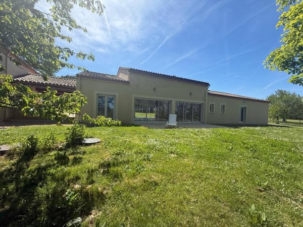 Maison 210 m² à Cours-de-Pile