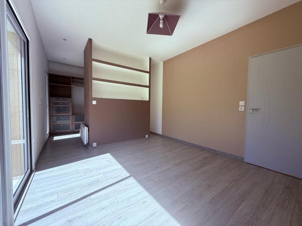 Maison 210 m² à Cours-de-Pile