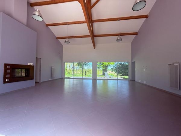 Maison 210 m² à Cours-de-Pile