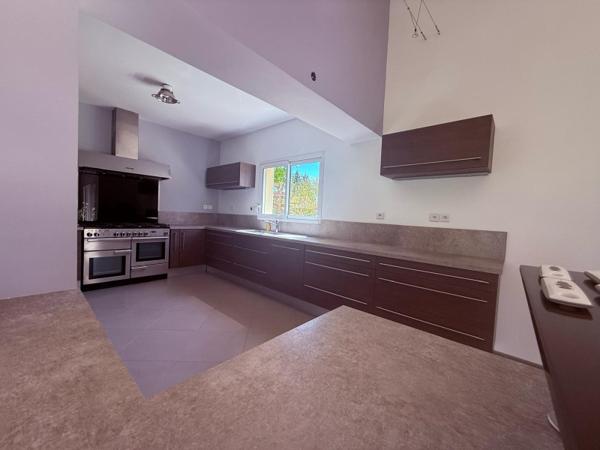 Maison 210 m² à Cours-de-Pile