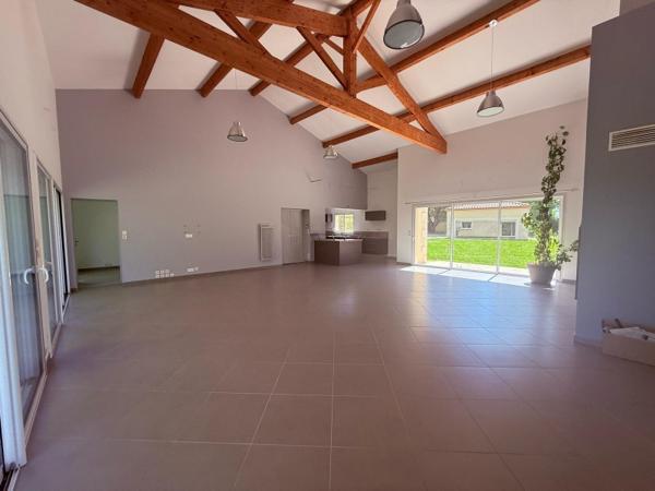 Maison 210 m² à Cours-de-Pile