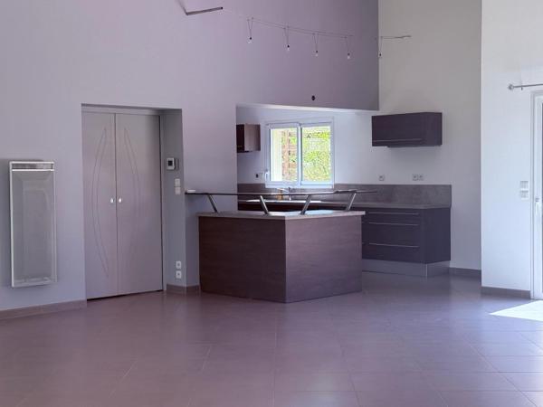 Maison 210 m² à Cours-de-Pile