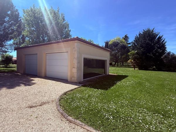 Maison 210 m² à Cours-de-Pile