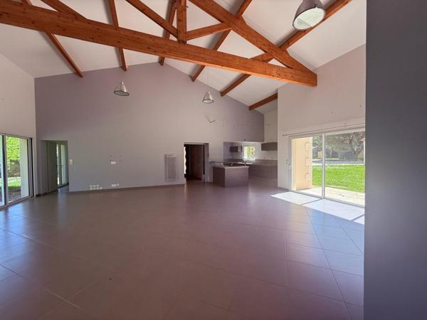 Maison 210 m² à Cours-de-Pile