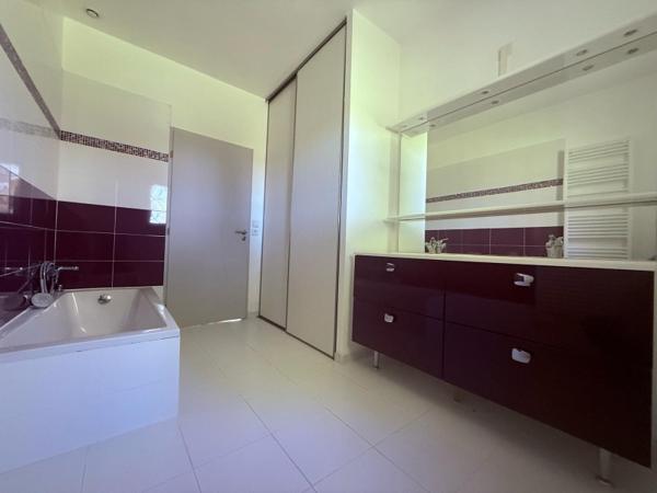 Maison 210 m² à Cours-de-Pile
