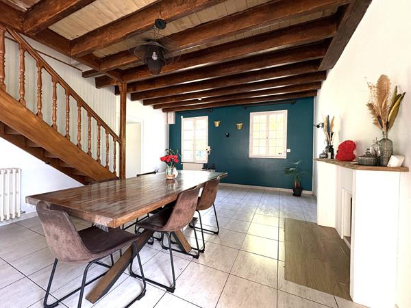 Maison 12 pièces - 5 chambres - LES VELLUIRE SUR VENDEE