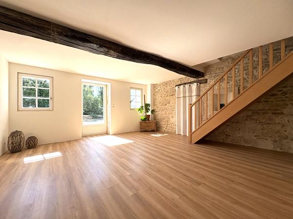 Maison 12 pièces - 5 chambres - LES VELLUIRE SUR VENDEE