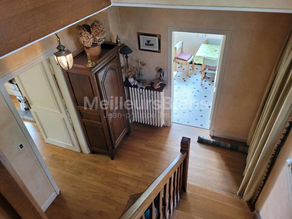 Maison en ardoises avec grand terrain