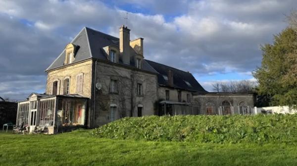 Manoir d'Exception à Le Rheu - Charme Historique et Opportun