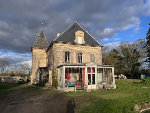 Manoir d'Exception à Le Rheu - Charme Historique et Opportun